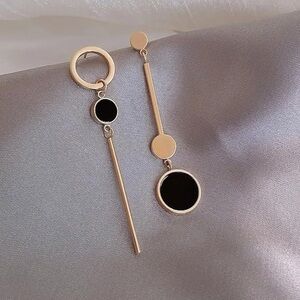 Chic Gold Asymmetrical Earrings |